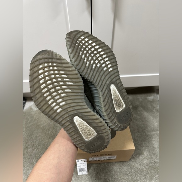 Adidas Yeezy Boost 350 V2 - Picture 8 of 9